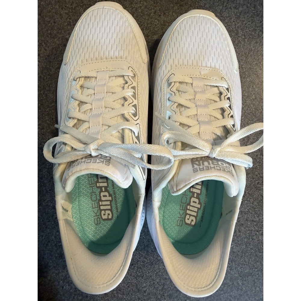 Skechers GO RUN Consistent 2.0 Endure Slip-Ins Womens 7.5 Wide White Silver